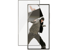 Charger l&#39;image dans la galerie, Une femme en veste verte tient un téléphone avec un protecteur d&#39;écran.
