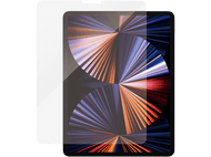 iPad avec un protecteur d'écran appliqué, sur fond noir.