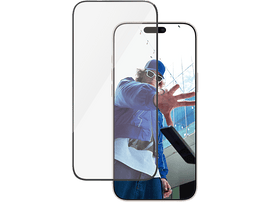 Deux téléphones: un avec un écran montrant une personne, l