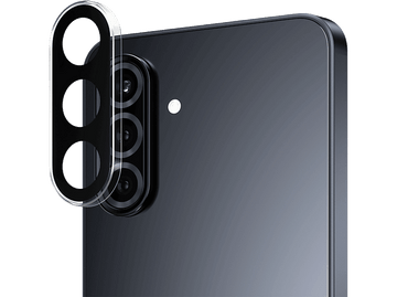 Smartphone noir avec protecteur d'objectif. Trois objectifs. Fond noir. Protecteur transparent.