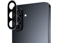 Smartphone noir avec protecteur d'objectif. Trois objectifs. Fond noir. Protecteur transparent.