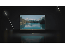 Charger l&#39;image dans la galerie, Un moniteur affichant une scène de lac avec des montagnes et des arbres, sur fond noir.
