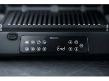 Charger l&#39;image dans la galerie, Gros plan sur le panneau de commande noir du grill Philips. Il comporte des boutons et un écran numérique.
