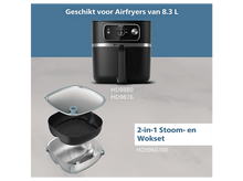 Charger l&#39;image dans la galerie, Airfryer Philips noir avec affichage numérique et un ensemble vapeur et wok 2-en-1 démonté, sur une surface blanche avec fond bleu.
