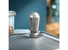 Charger l&#39;image dans la galerie, Gros plan sur une presse à viande en métal. Argenté, avec une poignée. Fond bleu et vert flou.
