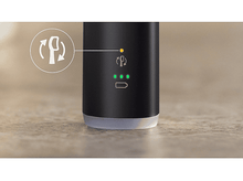 Charger l&#39;image dans la galerie, Gros plan sur un appareil noir avec des lumières vertes indiquant le niveau de la batterie.
