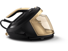 Charger l&#39;image dans la galerie, Fer à repasser vapeur Philips noir et or avec réservoir d&#39;eau. La poignée a un accent doré.
