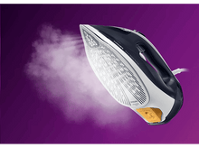 Charger l&#39;image dans la galerie, Un fer à repasser émettant de la vapeur. Le fer est bleu et blanc. Fond violet.
