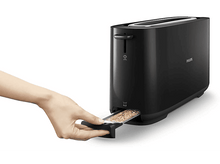 Charger l&#39;image dans la galerie, Grille-pain noir avec une tranche de pain grillé retirée par une main. Fond blanc.
