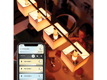 Charger l'image dans la galerie, Un smartphone affichant une application domotique, avec des luminaires en vue.
