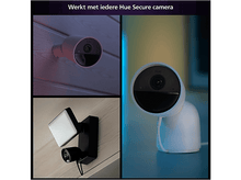 Charger l&#39;image dans la galerie, Trois vues des caméras Hue Secure. Montre la caméra sur des murs en bois et blancs. Aussi un projecteur.
