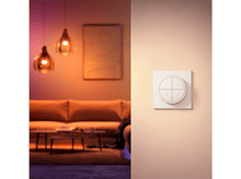 Charger l&#39;image dans la galerie, Un mur avec un interrupteur intelligent et des luminaires suspendus. Palette de couleurs orange et rose.
