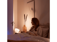 Charger l&#39;image dans la galerie, PHILIPS HUE Lampe de table Smart Iris RGB Blanc (26446500)
