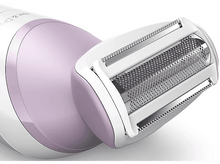 Charger l&#39;image dans la galerie, Gros plan sur la tête d&#39;un épilateur Wet &amp; Dry. La tête est blanche et violette.
