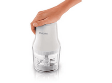 Charger l&#39;image dans la galerie, Un bol blanc contient du pesto vert avec une cuillère argentée à l&#39;intérieur.
