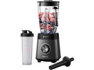 Mixeur avec des fruits à l'intérieur, à côté d'un shaker et d'une tige de mélange. Schéma de couleurs noir et gris.