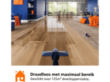 Charger l'image dans la galerie, Serpillère nettoyant un sol en bois, avec des accents orange en arrière-plan.
