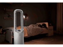 Charger l&#39;image dans la galerie, Ventilateur blanc et gris dans une chambre. Un lit et des jouets sont visibles.
