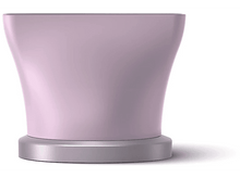 Charger l&#39;image dans la galerie, Un sèche-cheveux rose clair sur une base argentée.
