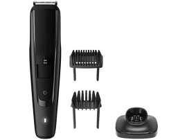 Tondeuse à barbe noire avec accessoires et socle de chargement. Tondeuse, deux accessoires peigne et socle sur fond blanc.