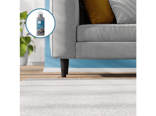 Charger l&#39;image dans la galerie, Canapé gris avec coussin jaune, mur bleu. Bouteille détachant en cercle.
