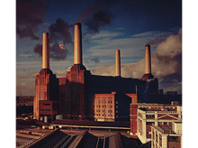 Charger l'image dans la galerie, Pochette de l'album Pink Floyd : Battersea Power Station avec un cochon flottant dans le ciel.
