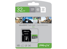Charger l&#39;image dans la galerie, Emballage de carte microSD avec une carte. Carte noire avec le mot PNY, fond blanc.

