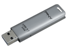 Charger l&#39;image dans la galerie, Clé USB 3.1 PNY argentée, 64 Go. Le lecteur a un boîtier en métal et un connecteur USB.

