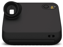 Charger l&#39;image dans la galerie, Un appareil photo instantané noir avec un grand objectif et un écran affichant le numéro &#39;8&#39;.

