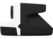 Charger l&#39;image dans la galerie, Appareil photo Polaroid noir et blanc, vue latérale, isolé.
