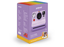 Charger l&#39;image dans la galerie, Appareil photo instantané Polaroid Now dans une boîte violette. Comprend des accessoires et des détails.
