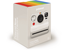 Charger l&#39;image dans la galerie, Un appareil photo instantané Polaroid Now dans une boîte. La boîte a une bande arc-en-ciel. L&#39;appareil photo est blanc.
