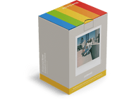 Boîte d'appareil photo instantané Polaroid Now avec un motif à rayures arc-en-ciel et une photo de personnes.