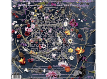 Charger l'image dans la galerie, Pochette de l'album Purple Rain avec des fleurs et du texte manuscrit. Fond sombre.
