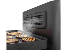 Charger l&#39;image dans la galerie, Gril avec légumes grillés, fumée qui s&#39;élève. Gril noir, fond blanc.

