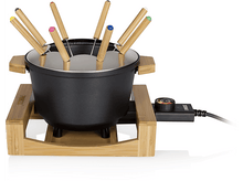 Charger l&#39;image dans la galerie, Un service à fondue avec des fourchettes colorées. L&#39;ensemble est noir et repose sur une base en bois.
