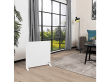 Charger l&#39;image dans la galerie, Un salon avec un radiateur blanc, une fenêtre et des meubles.
