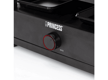 Charger l&#39;image dans la galerie, Un grill à raclette de marque Princess avec un cadran et un anneau rouge. Deux plateaux visibles.
