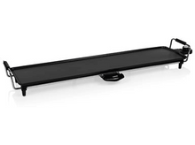 Charger l&#39;image dans la galerie, Plancha électrique noire. Forme rectangulaire longue. Poignées et pieds noirs.
