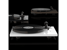 Charger l&#39;image dans la galerie, PRO-JECT Tourne-disque E1 BT + Tapis pour platine (E1BT-CORK-IT-BLACK)
