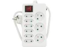 Charger l&#39;image dans la galerie, Multiprise blanche avec plusieurs prises et un interrupteur marche/arrêt rouge. Fond blanc.
