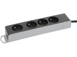 Une multiprise grise et noire avec quatre prises.