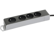 Une multiprise grise et noire avec quatre prises.