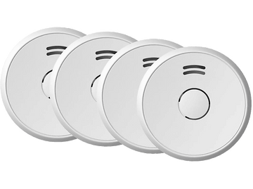 Quatre détecteurs de fumée blancs, ronds avec des évents noirs. Serrés sur un fond blanc.