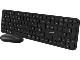 Ensemble clavier et souris Qware noir. Le clavier et la souris sont noirs, sur un fond noir.