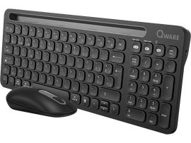Clavier et souris noirs sur fond noir. Le clavier a de nombreuses touches.