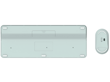 Charger l&#39;image dans la galerie, Un clavier bleu clair et une souris. Les deux sont blancs sur fond blanc.
