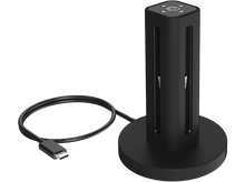 Charger l&#39;image dans la galerie, Un stérilisateur UV cylindrique noir. Il possède un câble USB-C attaché à une base.
