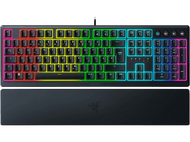 Un clavier Razer avec des touches multicolores. Il possède un repose-poignets et se trouve sur une surface noire.