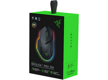 Charger l&#39;image dans la galerie, Une souris de jeu Razer noire dans une boîte verte. La boîte a un logo Razer et des infos sur le produit.
